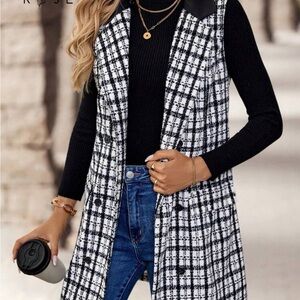 Stylish Black and White Sleeveless Jacket